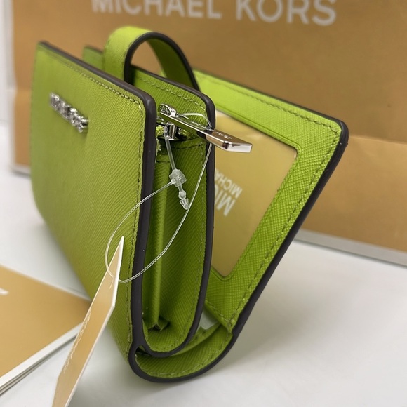 Michael Kors Medium Saffiano Leather Wallet
Lime
NWT - Picture 3 of 16